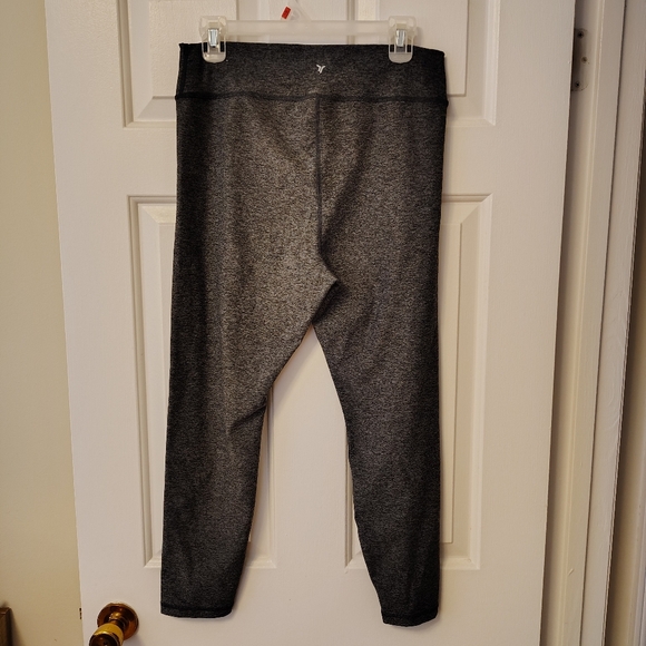 Old Navy extra high waisted CloudComfy leggings - Picture 8 of 9